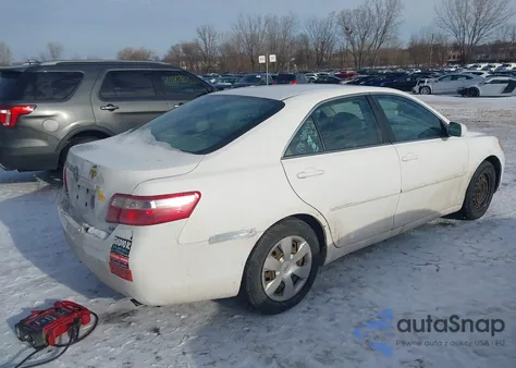 2007 Toyota Camry Le z USA, uszkodzony, nr VIN 4T1BE46K57U648068